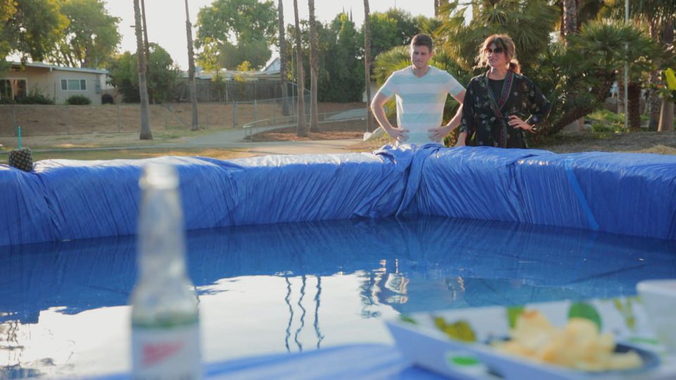 Hack Or Wack Hay Bale Pool Party My Life Trutv Hack Or Wack Hay Bale Pool Party My Life Trutv